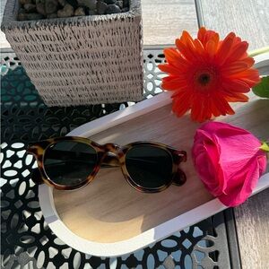 Tortoise Shell Sunglasses 🤍